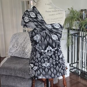 White House Black Market Black and White Top